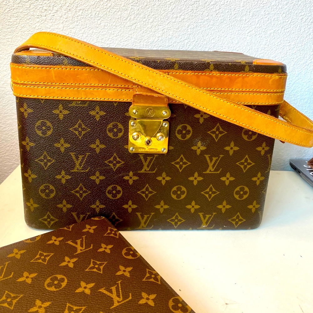 Louis Vuitton cosmetic train case❤️